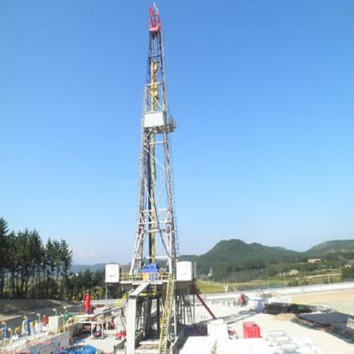 RG APIの標準的な油田の石油およびガスのよく退屈させた穴のトラックは移動式ZJ30 750hpの掘削装置および改修の装備最高Dを取付けた