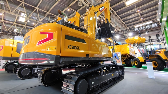 建設産業におけるXCMGの黄色の掘削機